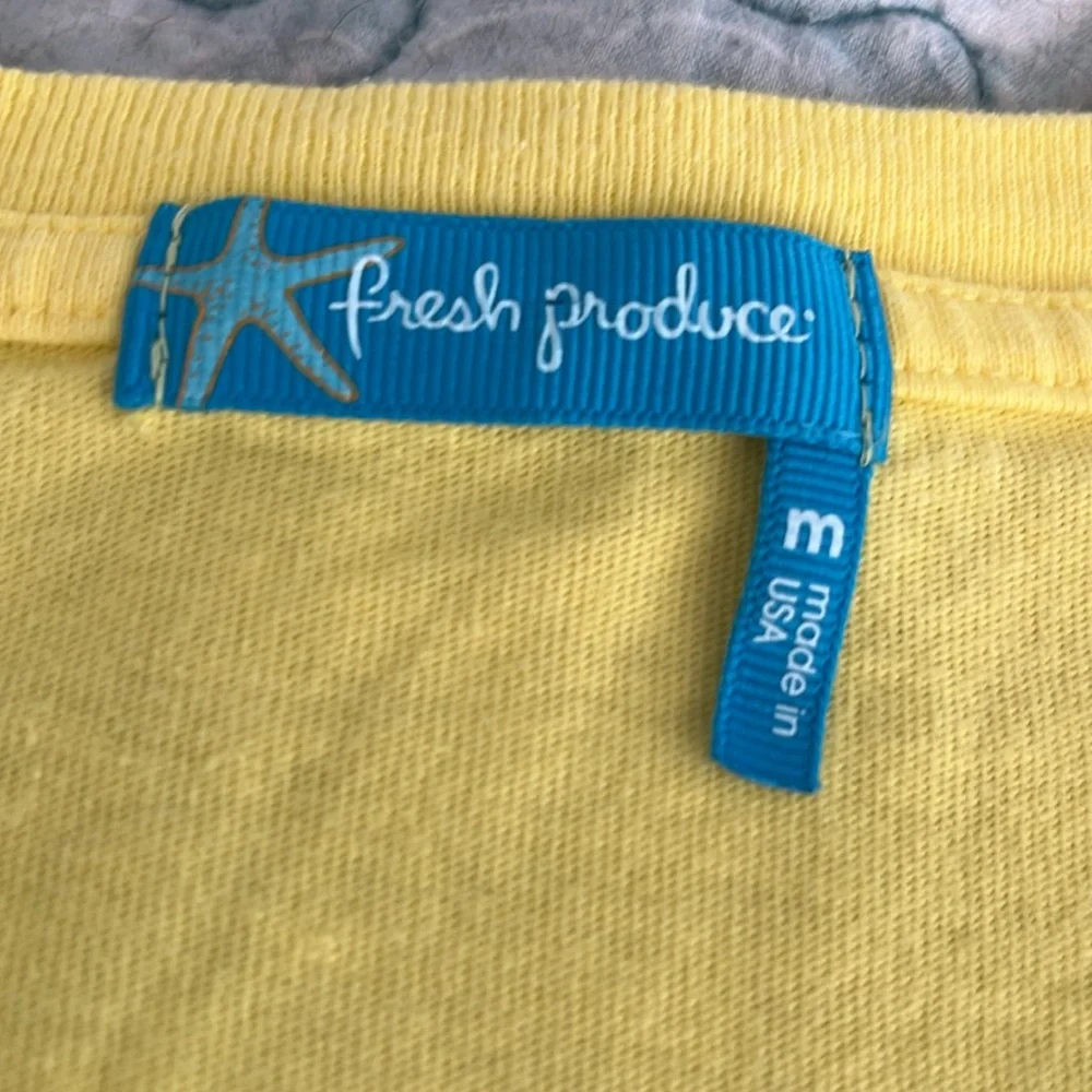 Fresh Produce yellow T shirt tee shirt beach chairs medium - Picture 4 of 4